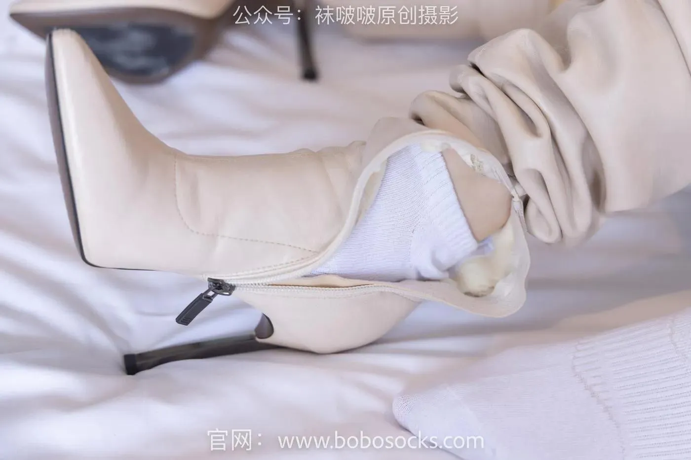 [BoBoSocks袜啵啵]NO.136 小甜豆-高跟长靴、白棉袜、裸足 [200P]插图9
